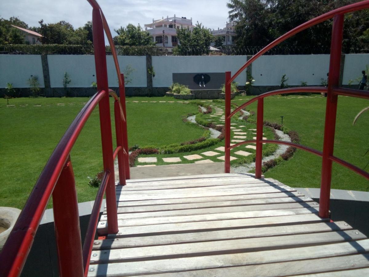Chamiachi Hotel & Apartments Bamburi Exterior photo